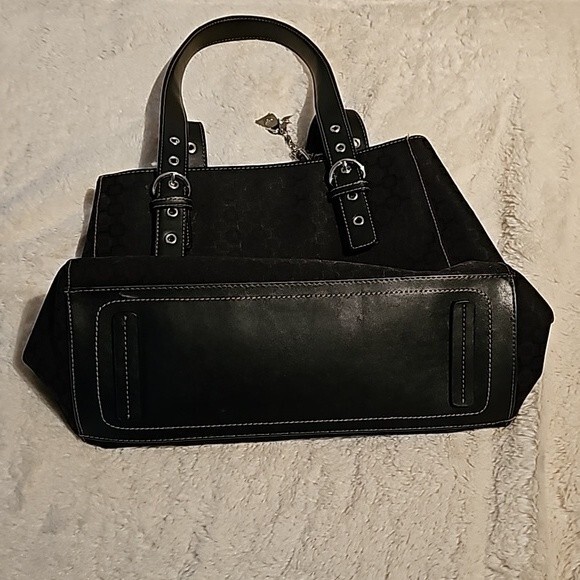 Nine West Handbag Stylish BLACK Silver Red Liner Bag Zippers Magnetic Closure - Picture 3 of 6